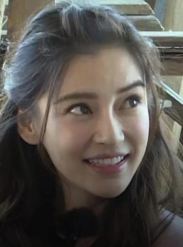 离开了美颜和滤镜拍照的baby,镜头下素颜是这样,粉丝们都炸锅了_杨颖