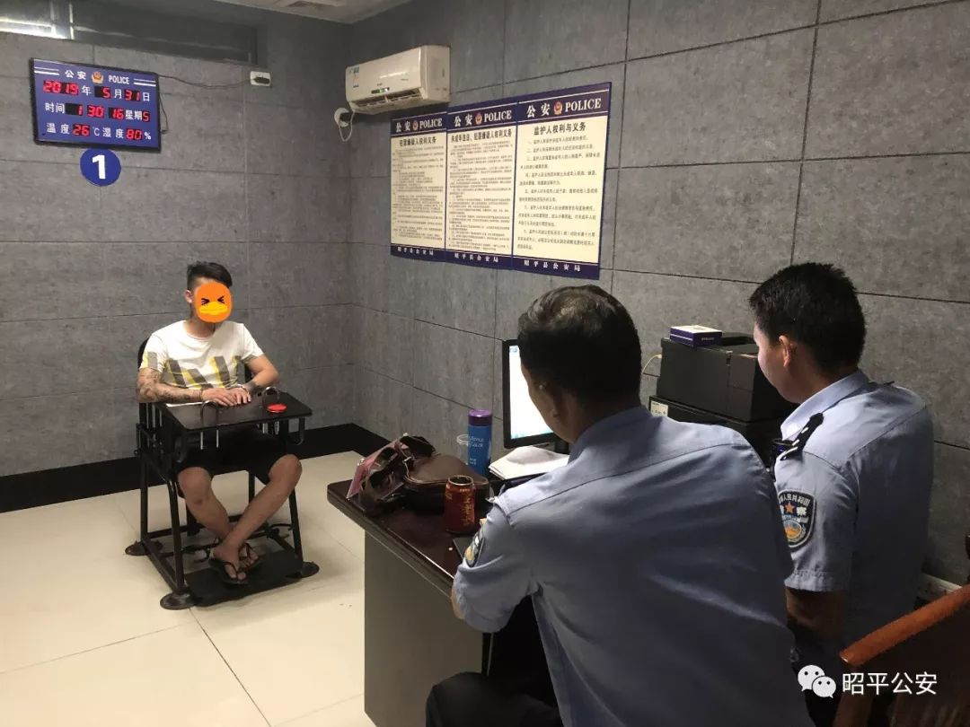 昭平公安快速端掉一个电信诈骗窝点附民警现场抓捕视频