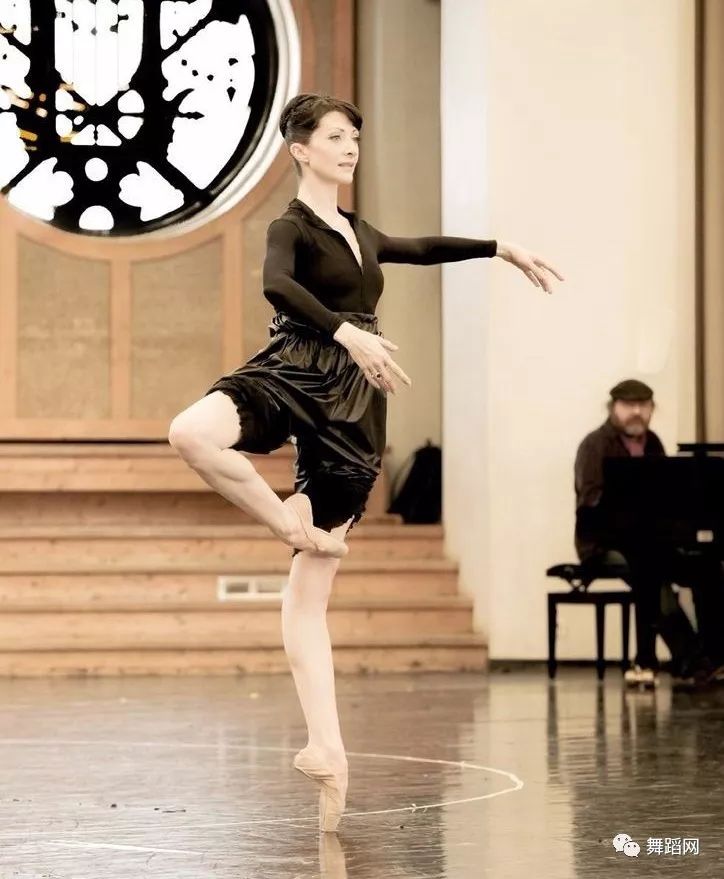巴黎歌剧院芭蕾舞团首席的足尖课好喜欢她