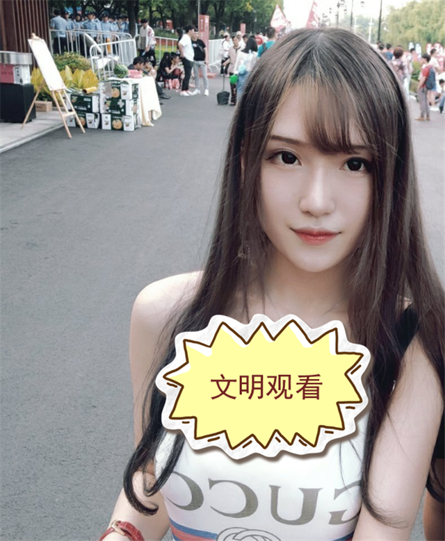 原创腐团儿现身斗鱼嘉年华穿的衣服是泳衣粉丝太热情被吓跑