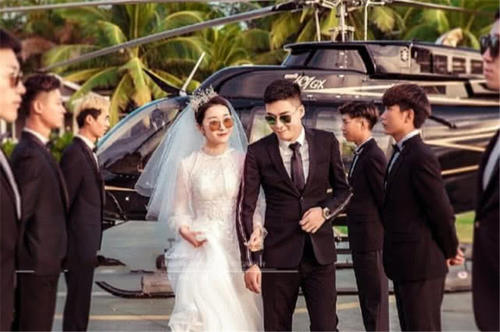 主播"刘一手"违约2300万成为老赖,竟然高调的举办豪华婚礼