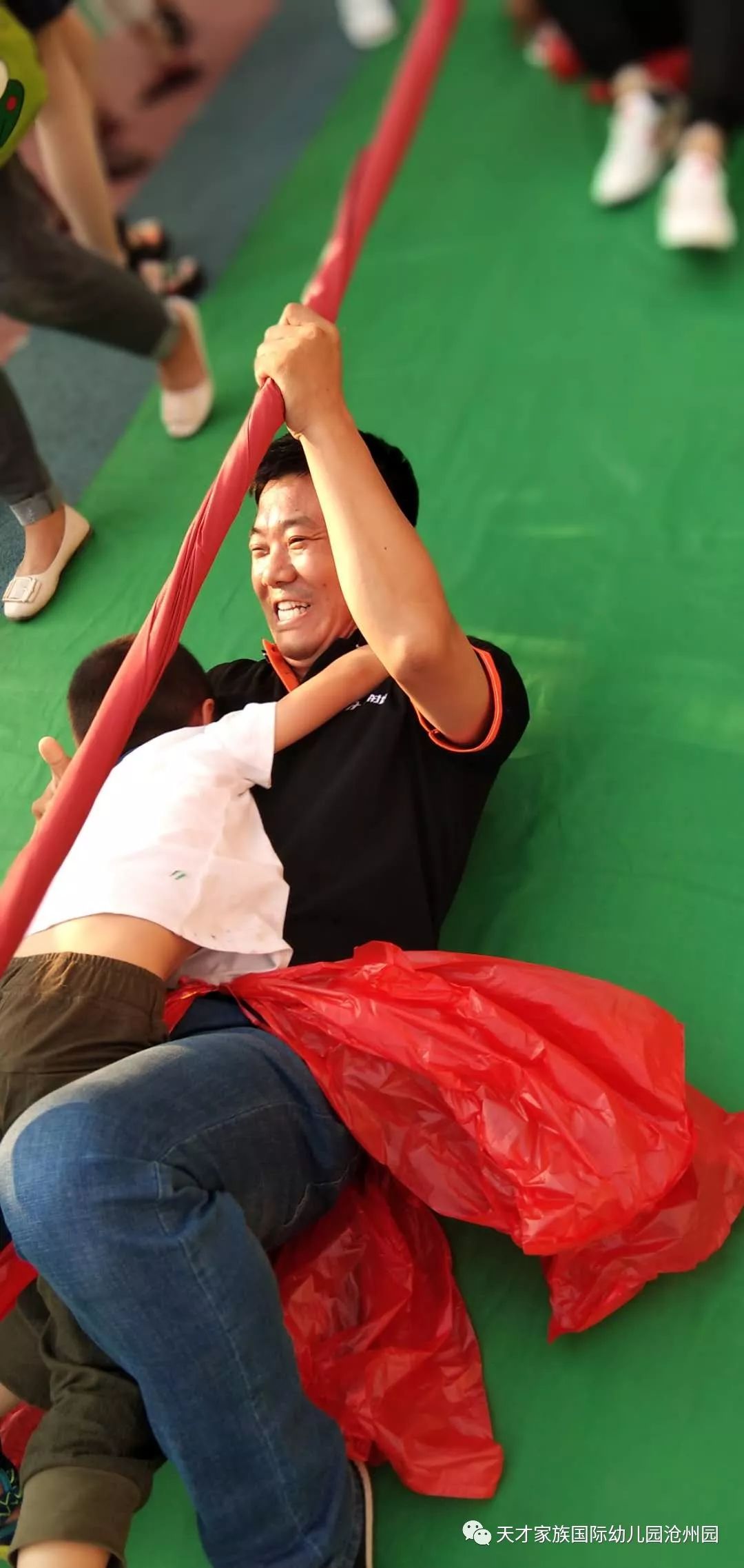 滑溜溜,让宝贝们和宝爸体验一次不一样的滑溜溜.