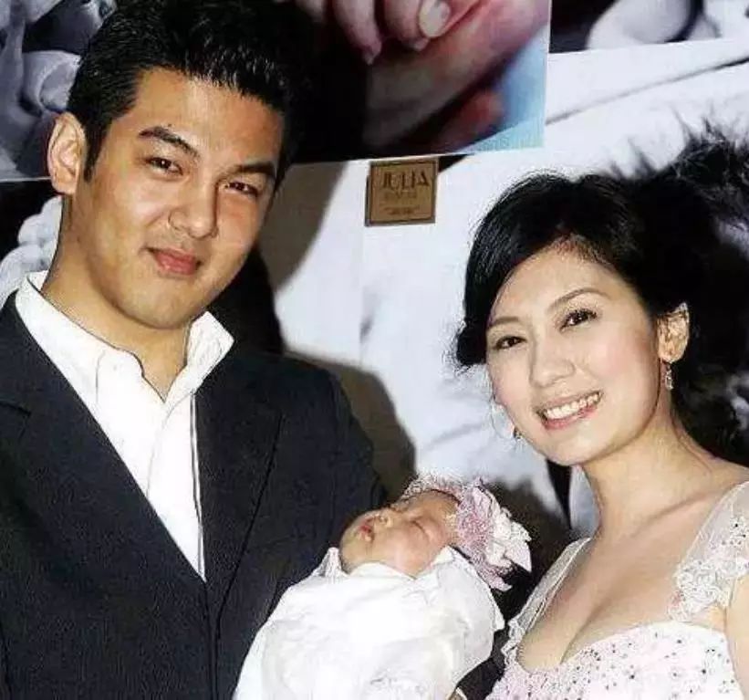 还和前夫孙志浩同框合照了~双方都是面带微笑,已经和解的模样在贾静雯