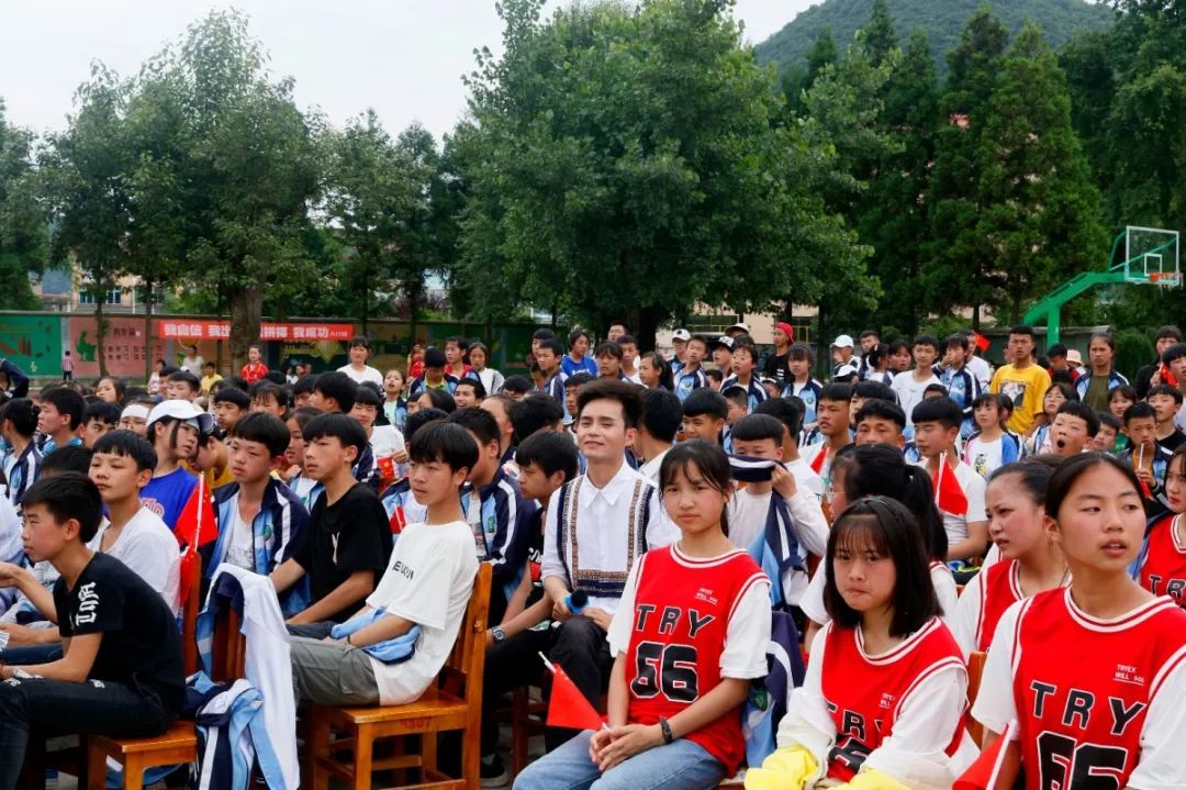 图集开阳县龙岗镇中学2019届毕业典礼央视春晚歌手吉尼斯世界纪录保持