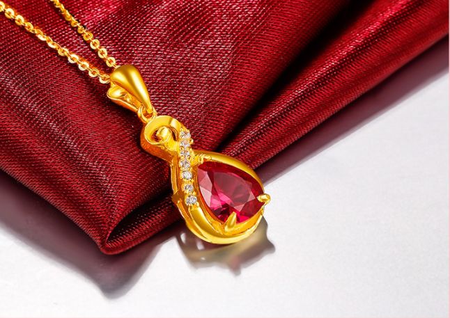 黄金首饰不单调也能镶嵌宝石这样设计的款式美得时尚而惊叹