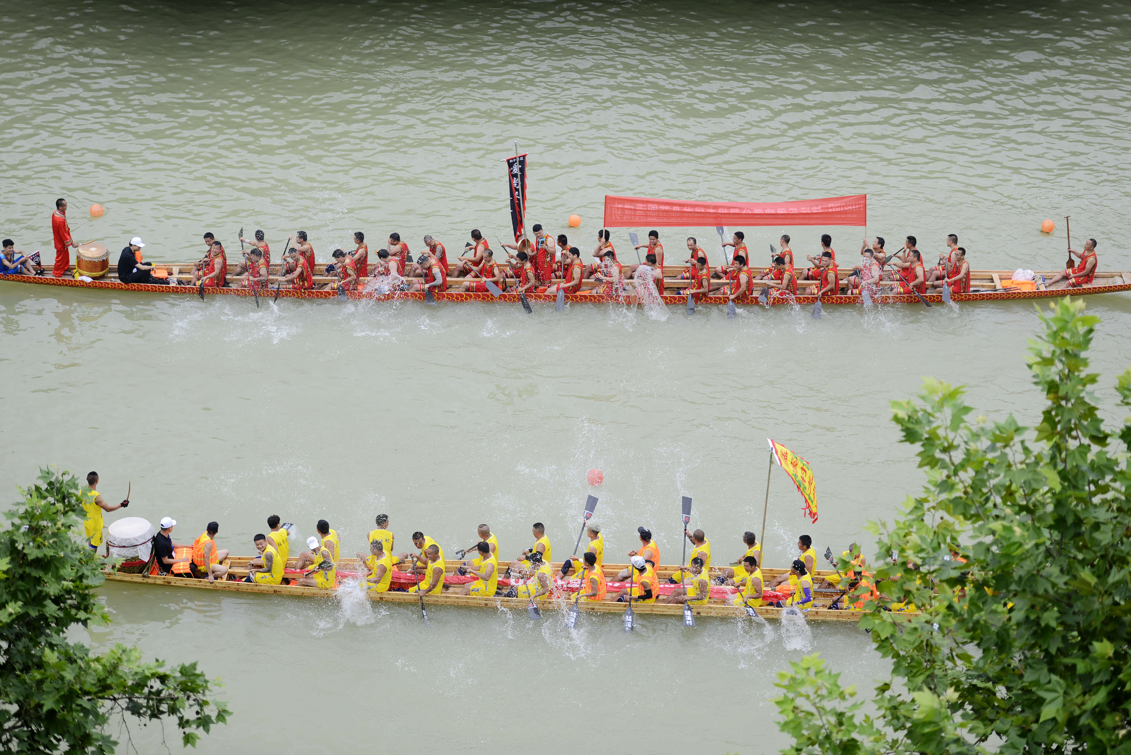 贵州镇远:赛龙舟文化节开幕