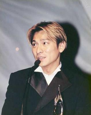 刘德华在99年金发造型后换了这个发型为何之后再没别的发型