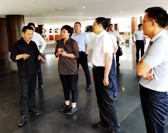 国务院扶贫办开发指导司副司长张洪波一行来羊楼洞茶业调研