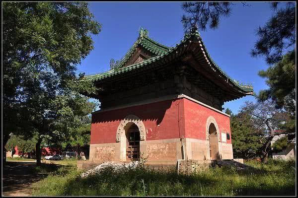 位于海淀区苏家坨镇,是清道光皇帝第九子孚郡王的园寝,故称九王坟.