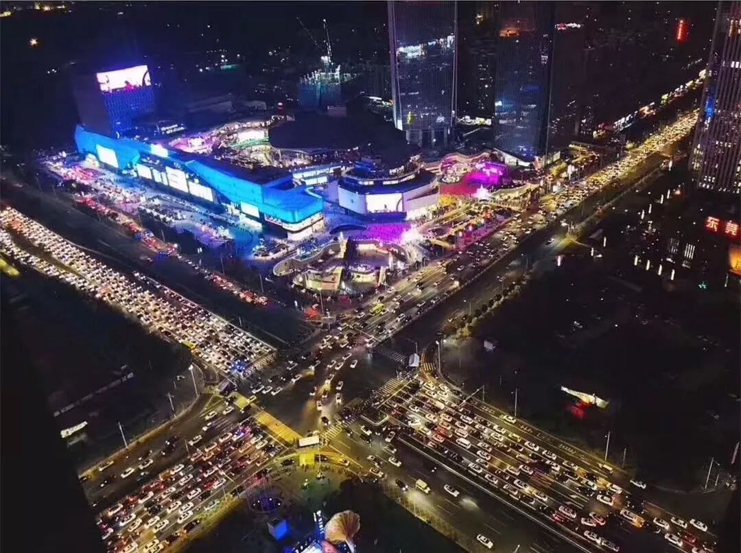 一跃成为东莞人气最旺的商圈民盈国贸城自2018年12月开业以来国贸城
