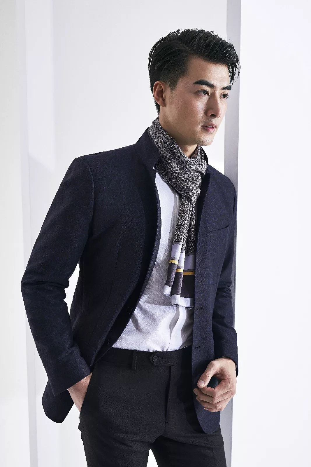 丝巾并不只是女人的专属物,这里是属于男人的小奢侈!