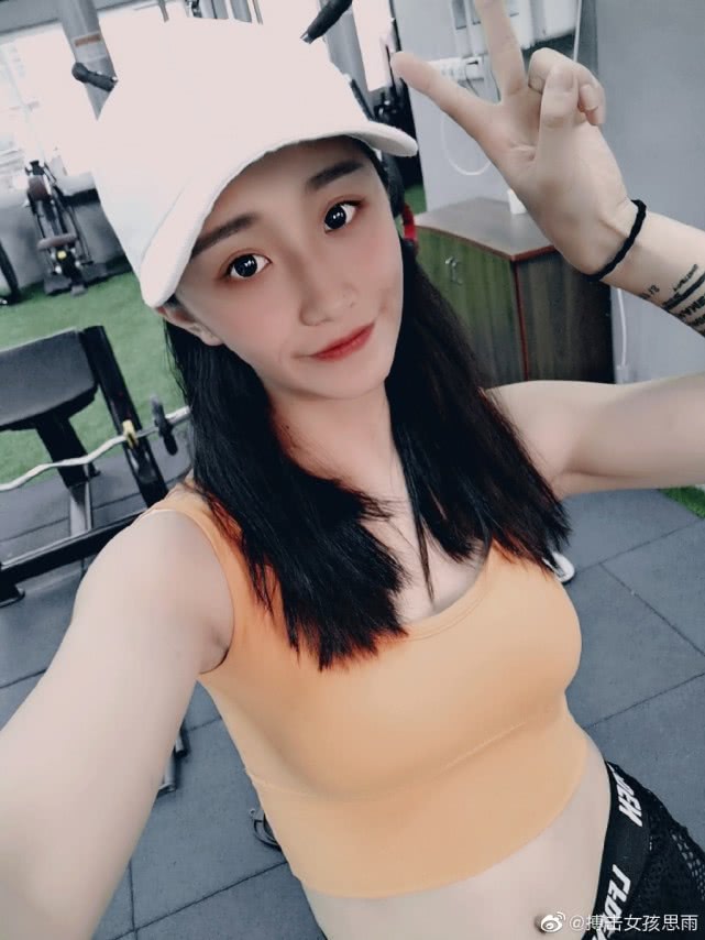 17岁搏击女孩火了!_张思雨