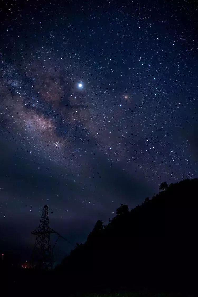 幽蓝的天空图片