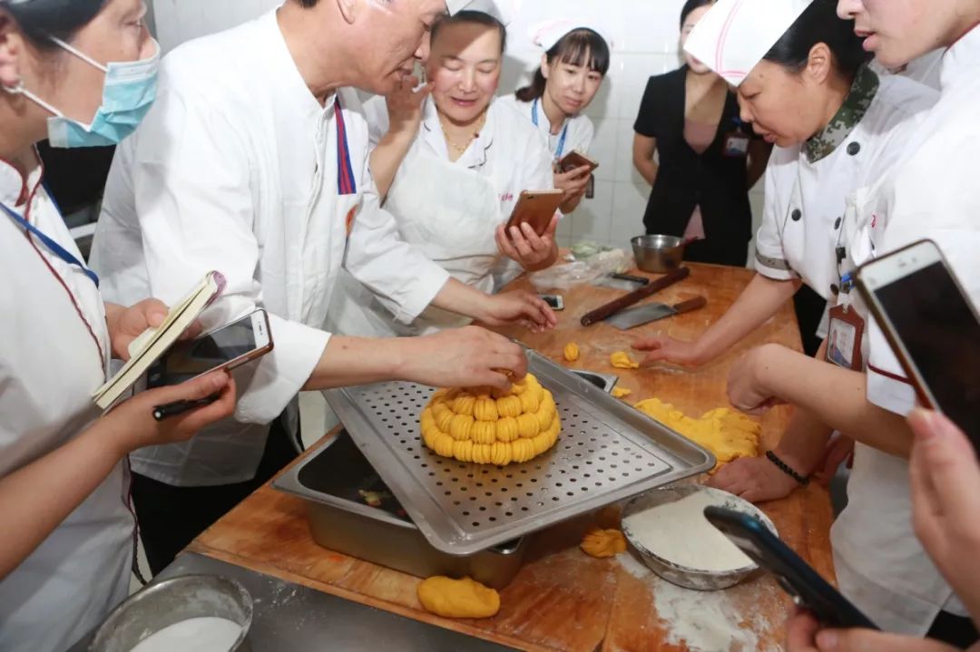 萬達集團生活服務公司中式烹飪中式麵點技能提升培訓順利完成