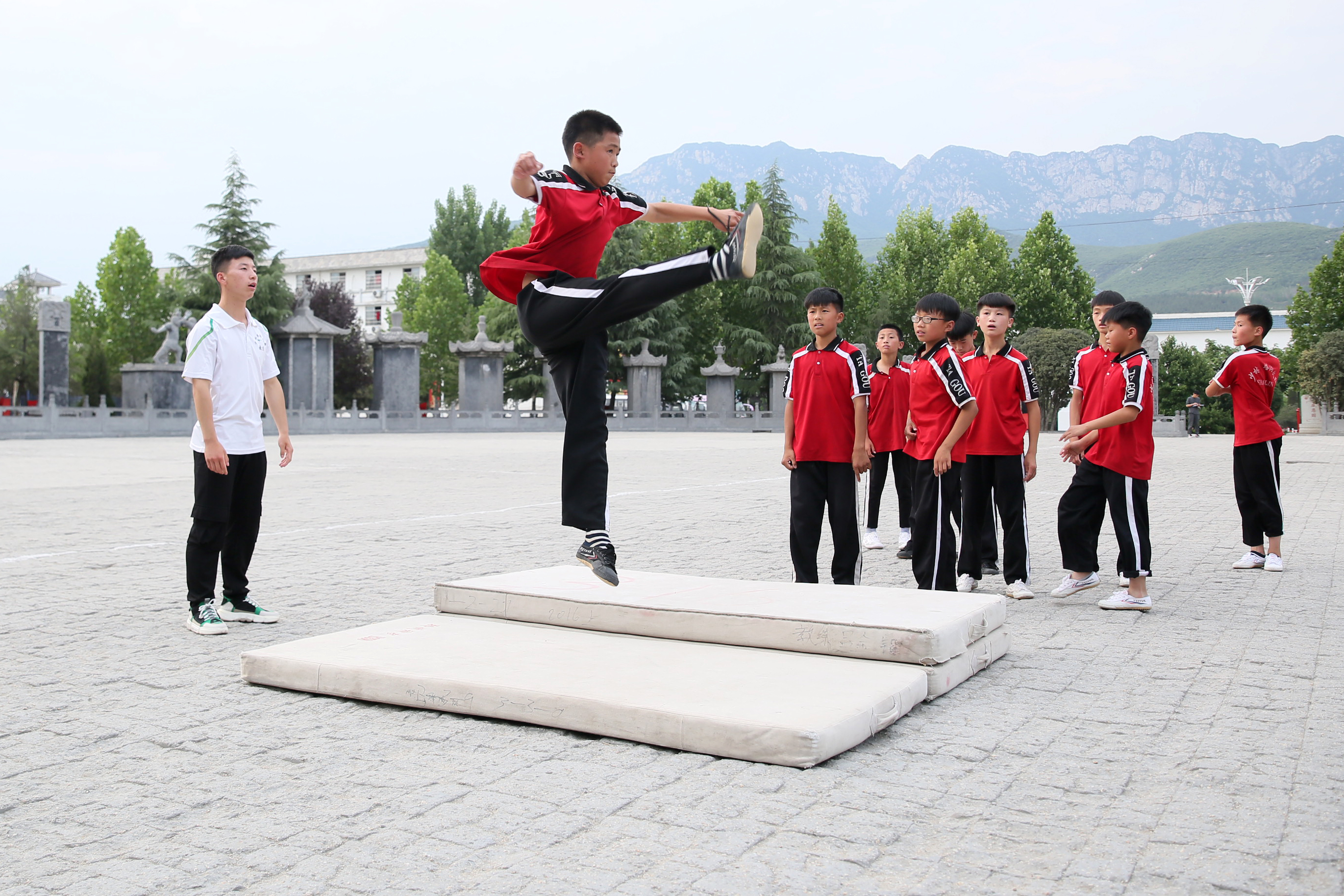 图说真实的武校生活,孩子们的表现特别棒!_武术