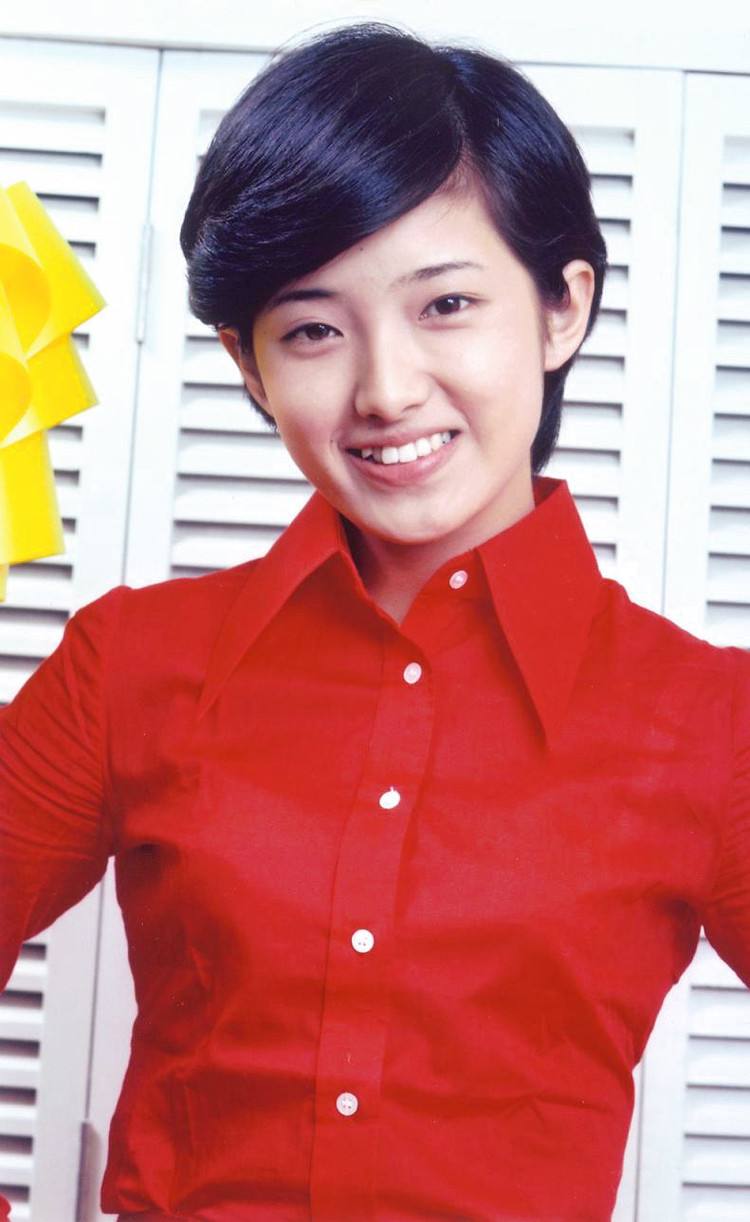 一代女神变大妈60岁的山口百惠发福臃肿与酷似她的巩俐差距大