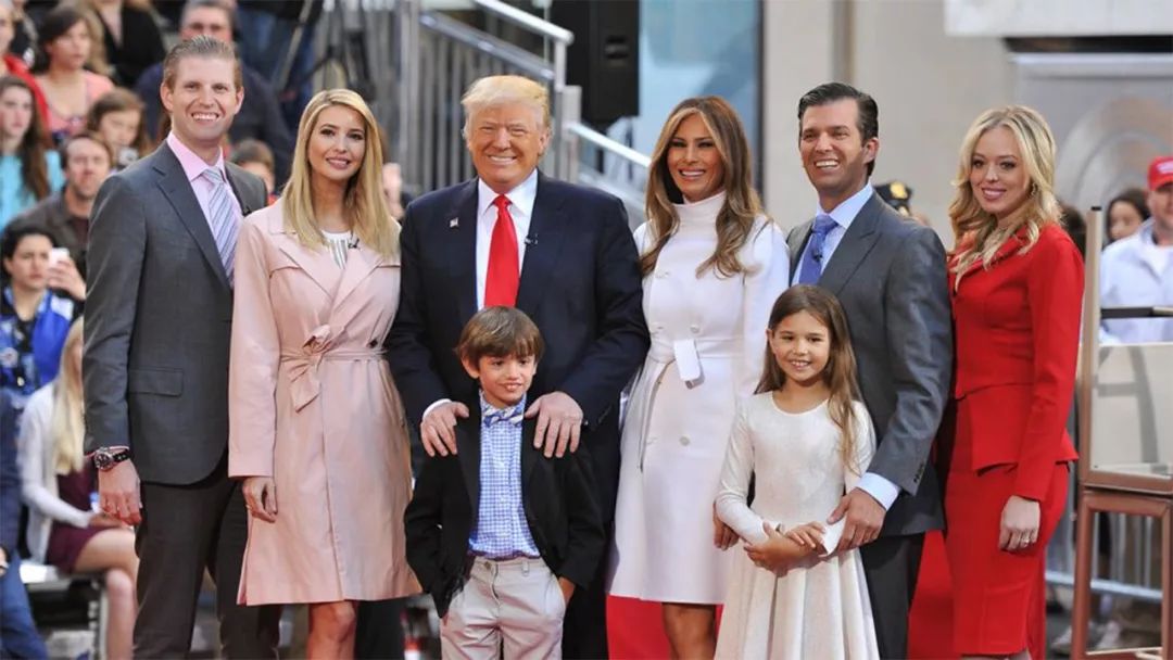 原创特朗普女儿们送生日祝福伊万卡比小妹更有心思晒出小孙女照片