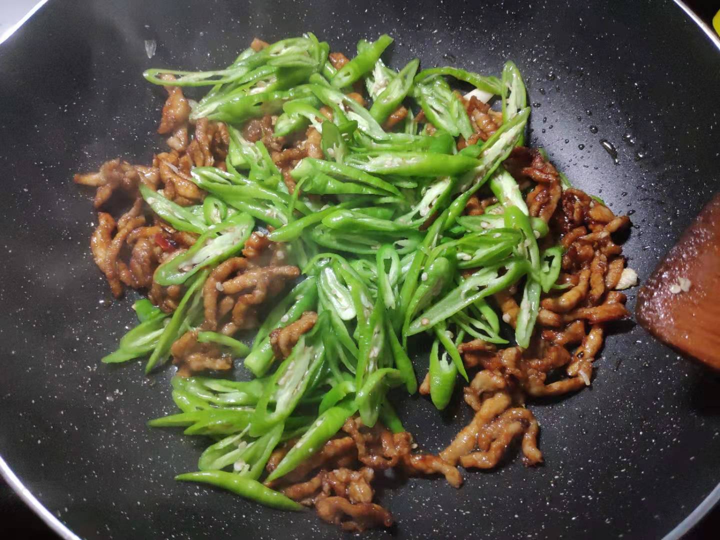 一道尖椒肉絲,下飯又解饞,吃不膩的家常菜