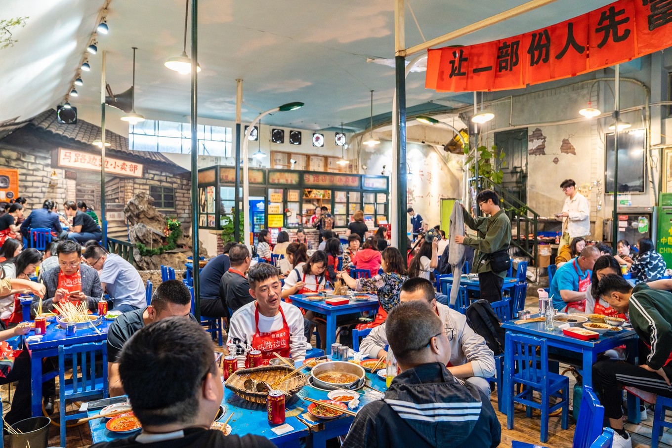 来成都旅游吃火锅还是吃串串可为什么又叫做麻辣烫呢