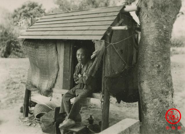 原创民国老照片底层百姓生活惨淡老人乞讨被赶走