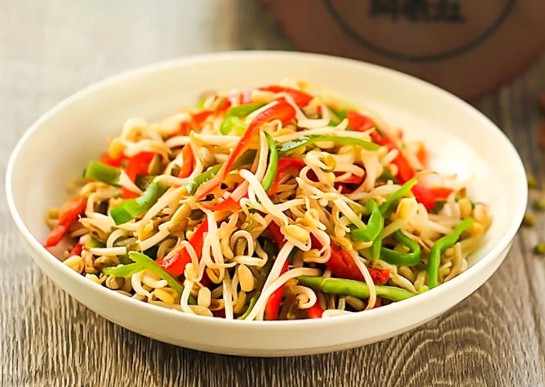 第八碗:豆芽菜恭贺词:久长久远报菜名:银柱金顶第九碗:扣肉恭贺词