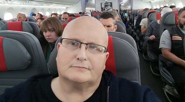 原创世界首胖男子已返回英国准备享受免费医疗他还在怪前女友无情