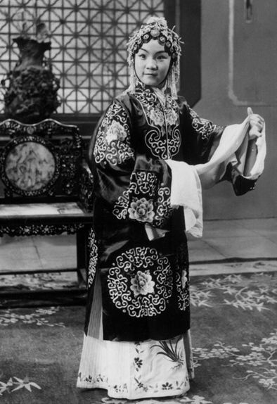 这是郭沫若1960年为胡小凤题的词,那时她仅有13岁,却在《穆桂英挂帅》