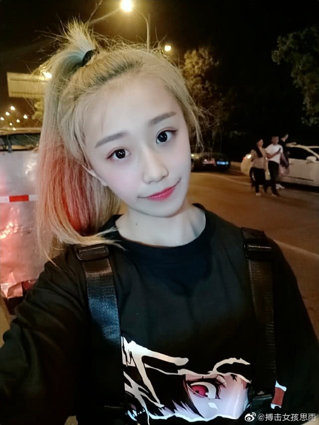 17岁搏击女孩火了!