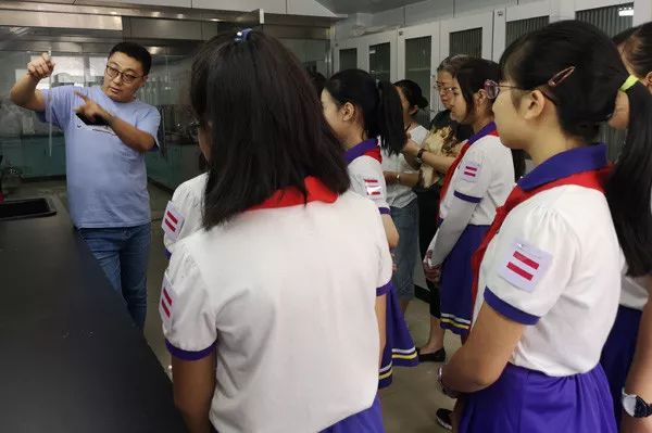 河东区香山道小学师生,河东区生态环境局人员参观泰达环保的公司天津