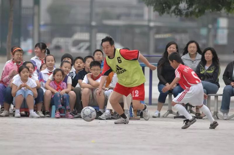 河西区土城小学弘扬足球精神打造足球文化