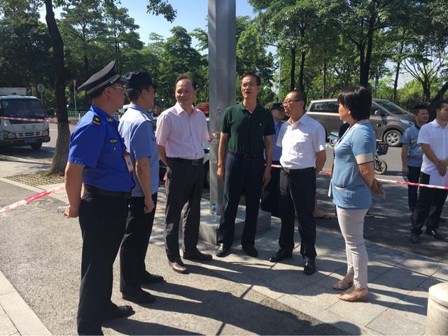 天河区城市管理和综合执法局局长黄美金,副局长黎明,员村街道办事处党