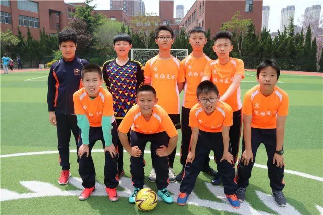 灌溉绿茵梦想追逐驰聘赛场大连明星小学校长杯足球赛
