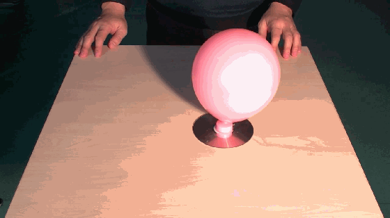 科学实验气球光盘可以做成碰碰车