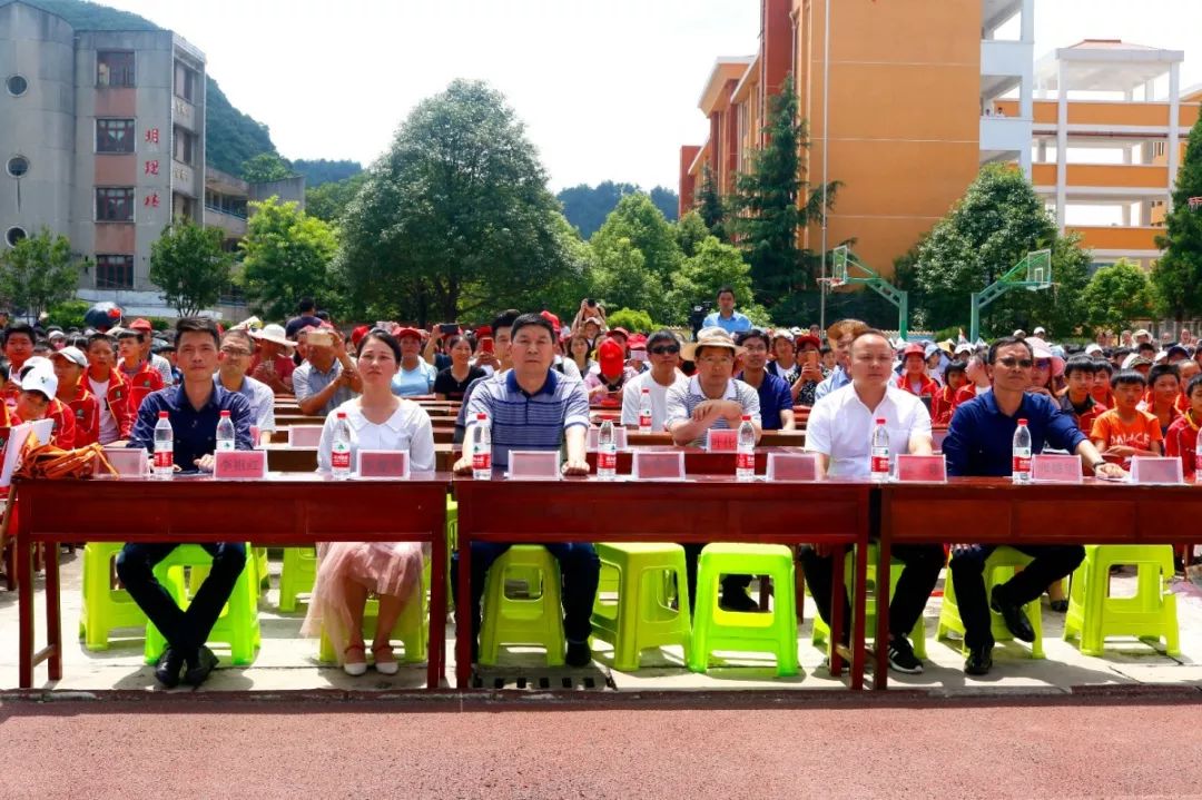 图集开阳县龙岗镇中学2019届毕业典礼央视春晚歌手吉尼斯世界纪录保持