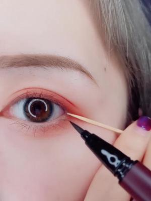 教你用牙签画眼线是不是很简单呐