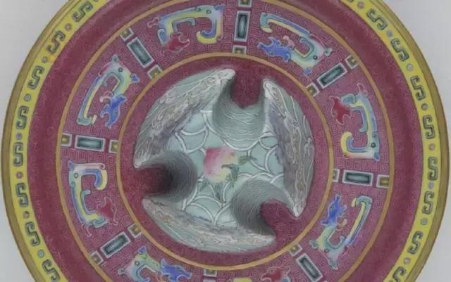 论五彩斗彩与粉彩的区别