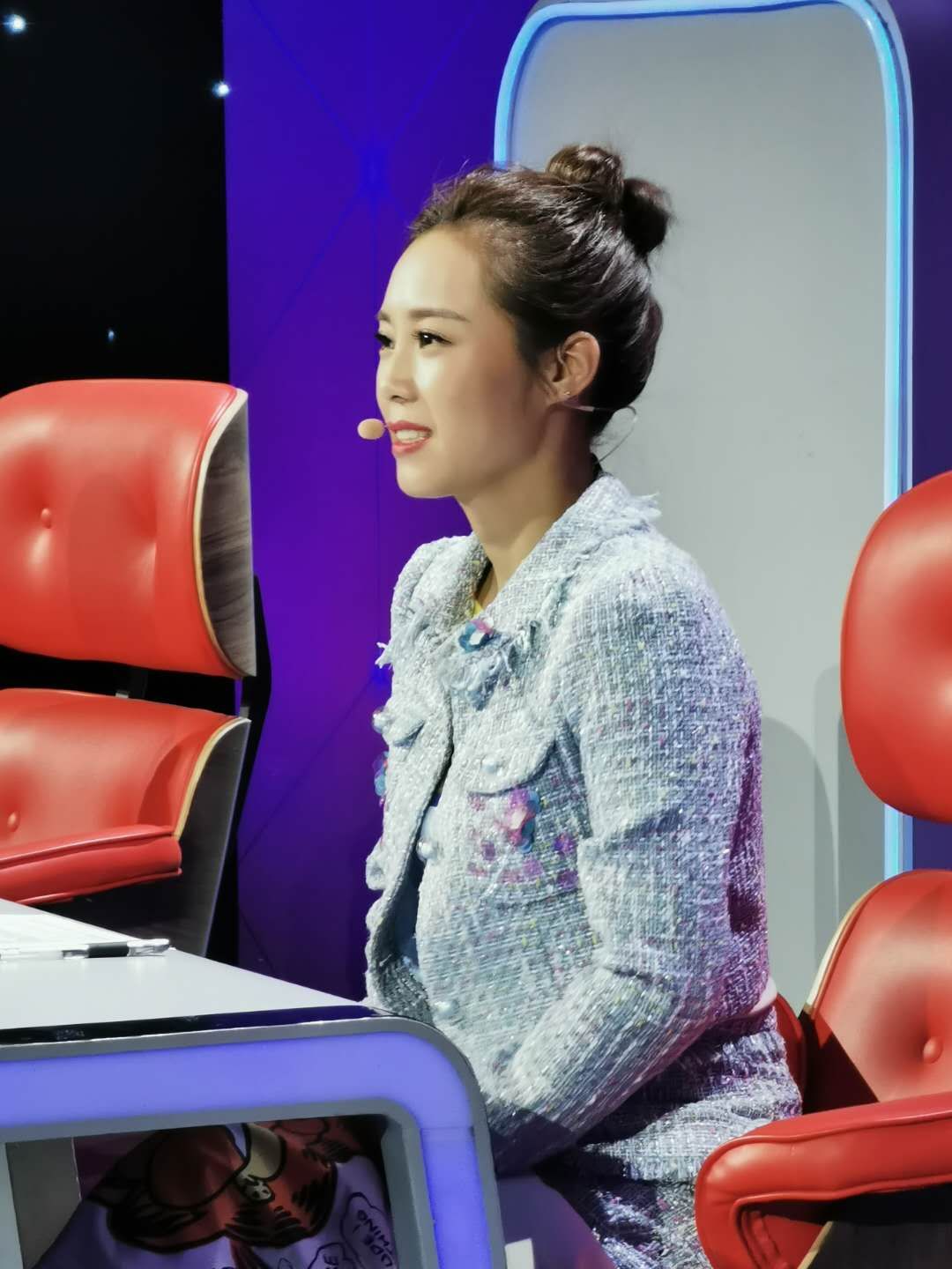 综艺盛典评委云朵用歌声送去温暖