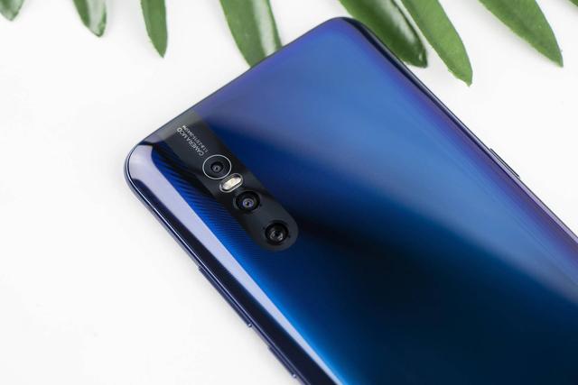 美图欣赏丨看vivox27雀羽蓝会给你带来怎样的视觉冲击