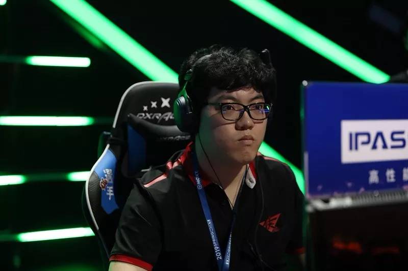 next决赛日图赏:蛋总捧得桂冠 主持小姐姐抢眼