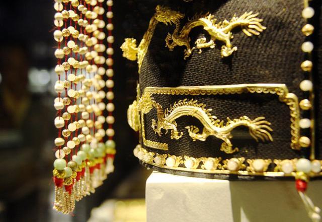 实拍越南阮朝最高等级皇冠:模仿周朝制度制造,皇帝天子身份象征