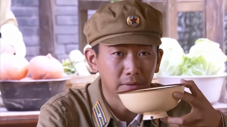 绝密543头掐馒头填空腹嘴上说不想吃手的动作却出卖了他