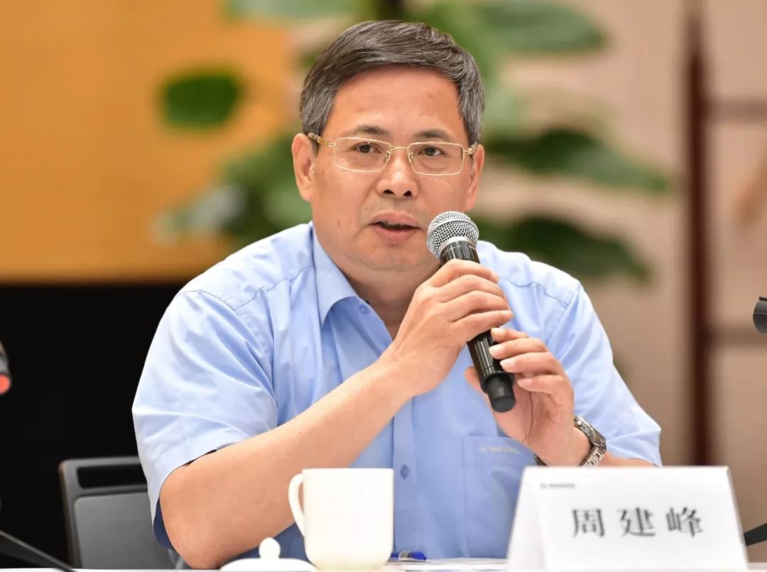 周建峰在讲话中指出,各级干部员工要有功成不必在我的心态,成功必定有