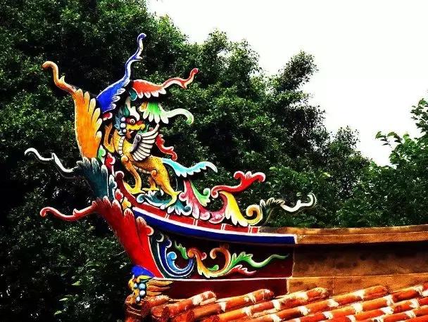 剪瓷雕闽南地区传统建筑工艺屋顶上的装饰艺术