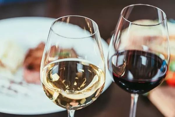 葡萄酒为何不能倒满杯?