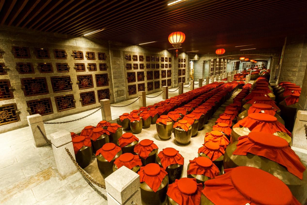 选择什么样的地窖存储白酒比较好?—唐三镜胡星杰