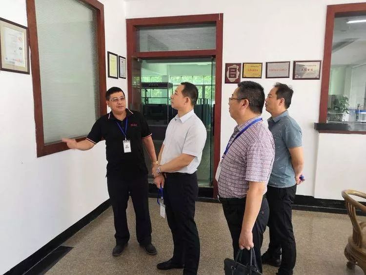 界首镇党委书记张中斌率队赴苏州招商