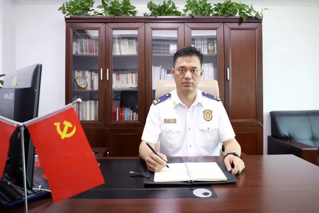 要针对詹寿旺副政委提出的"八个方面的差距",从思想,工作,生活,作风