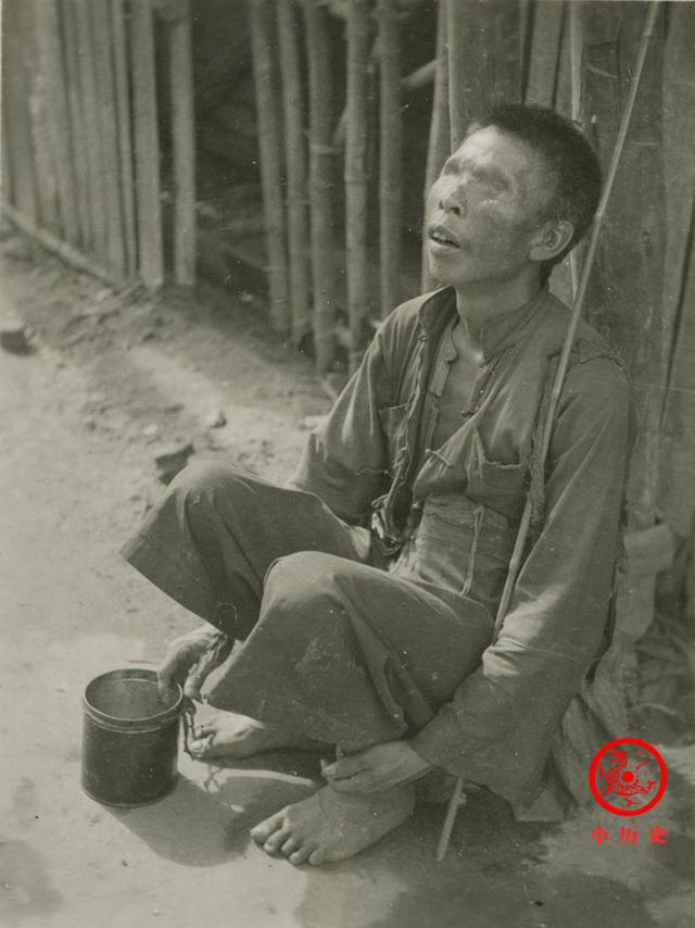 原创民国老照片底层百姓生活惨淡老人乞讨被赶走