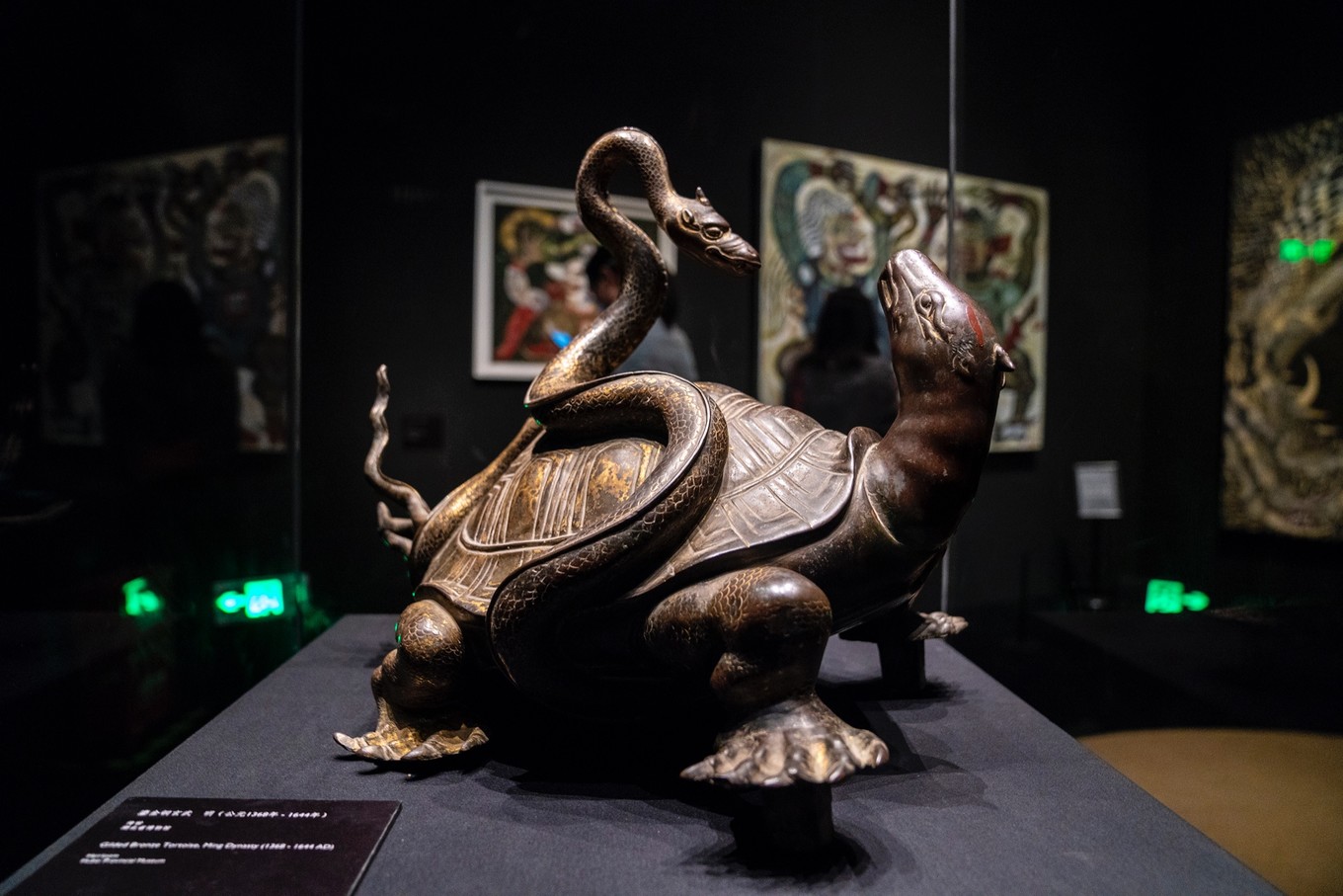 成都博物馆灵蛇传奇当奢侈品走进博物馆这是一种什么样的场面