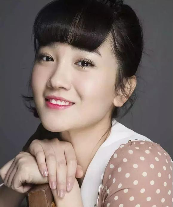 当时她的微博名还叫"陈昀是我",不过现在这些旧照基本都删掉了.